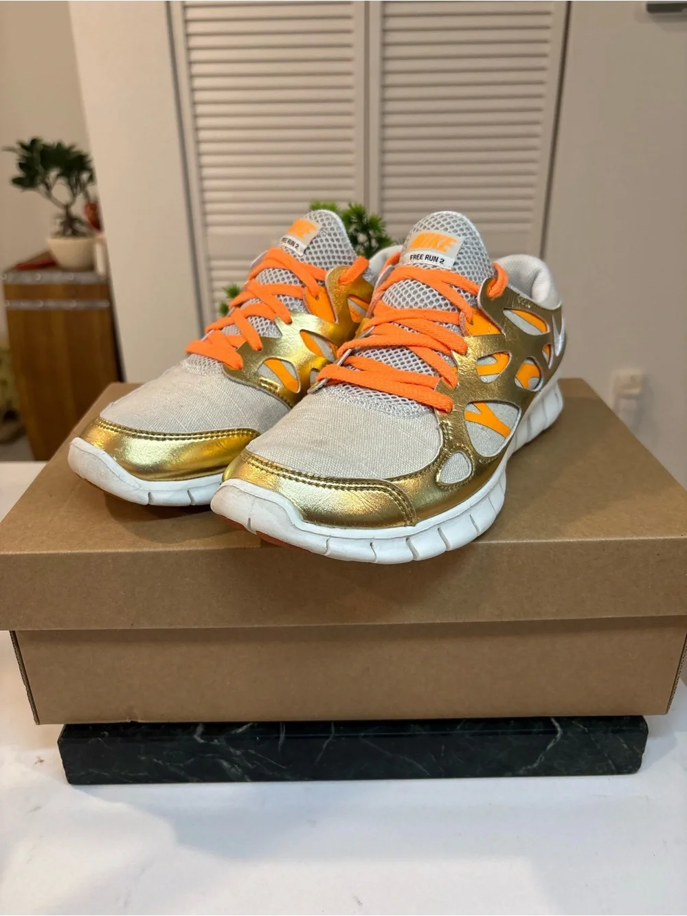Nike Free Run 2 Gold Chrome Rare Running Shoes , Women’s size 8.5